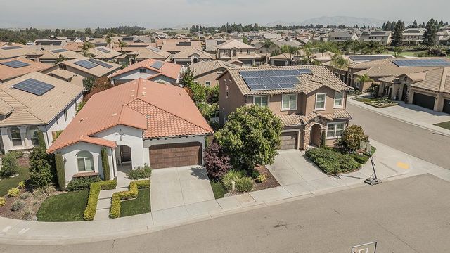 1924 E Via Fiore Avenue, Fresno, CA 93730