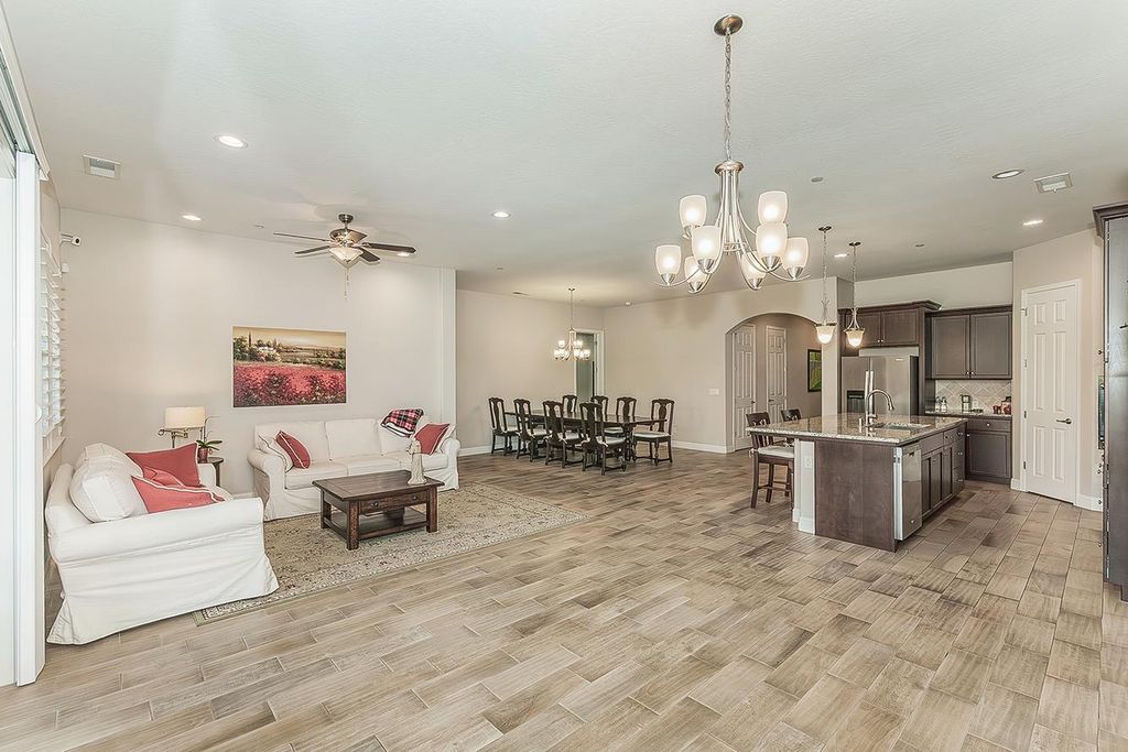 Image 10 of property listing at 1924 E Via Fiore Avenue, Fresno, CA 93730