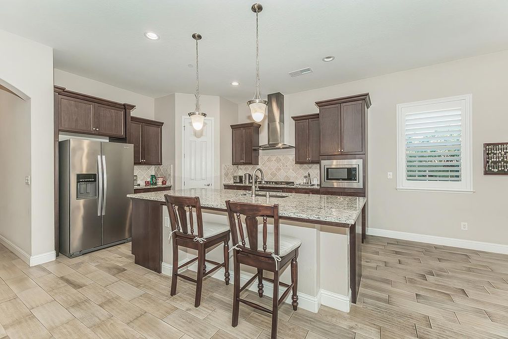 Image 14 of property listing at 1924 E Via Fiore Avenue, Fresno, CA 93730