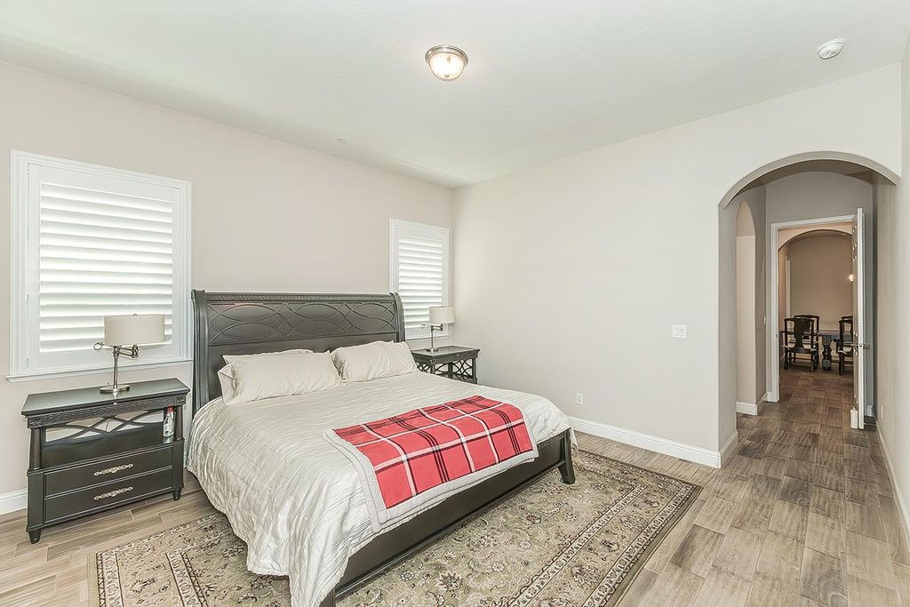 Image 21 of property listing at 1924 E Via Fiore Avenue, Fresno, CA 93730