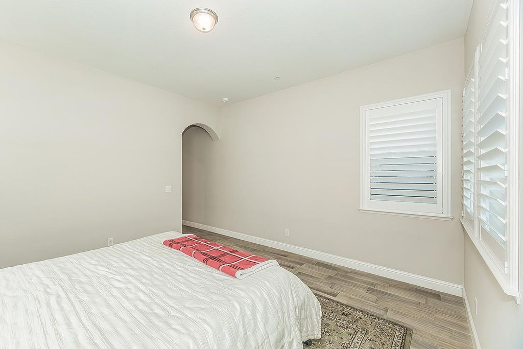 Image 22 of property listing at 1924 E Via Fiore Avenue, Fresno, CA 93730