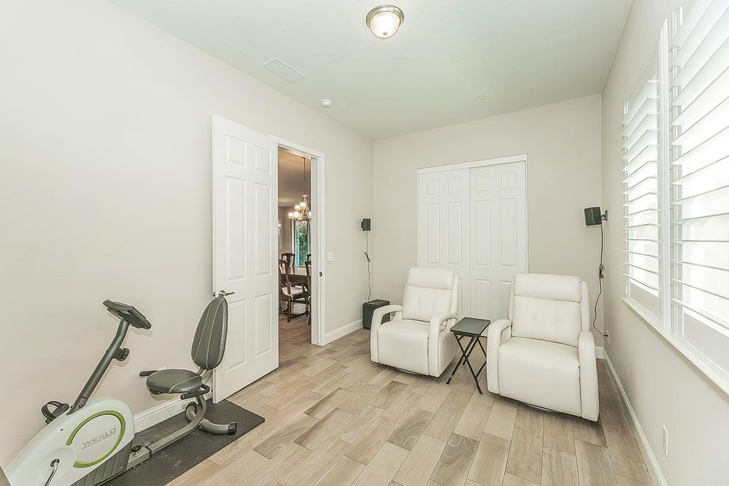 Image 27 of property listing at 1924 E Via Fiore Avenue, Fresno, CA 93730