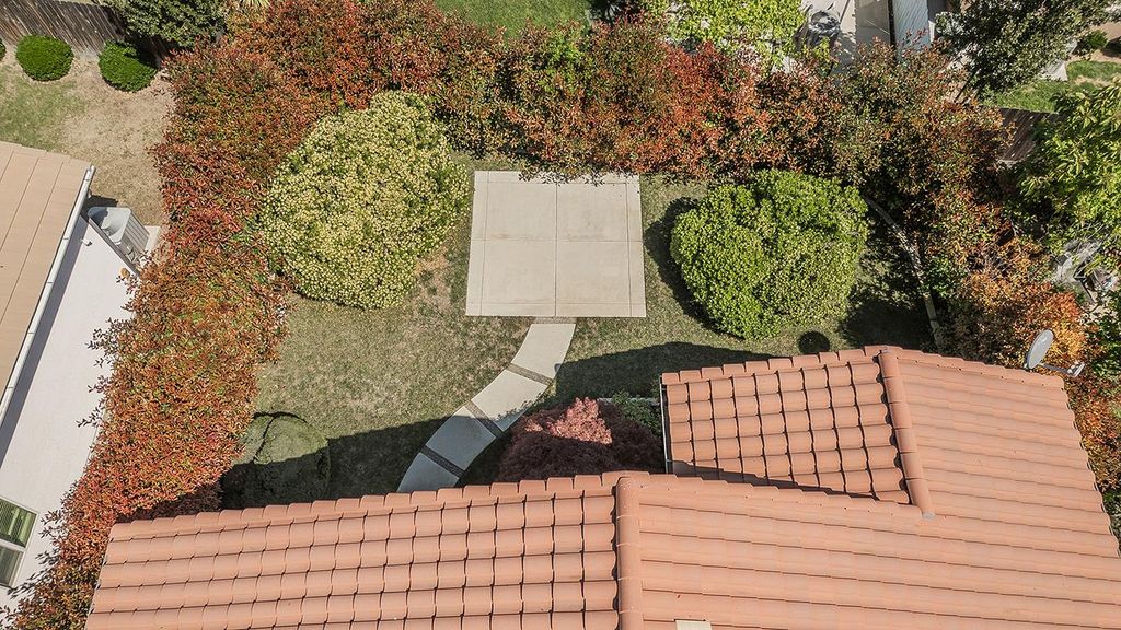 Image 53 of property listing at 1924 E Via Fiore Avenue, Fresno, CA 93730