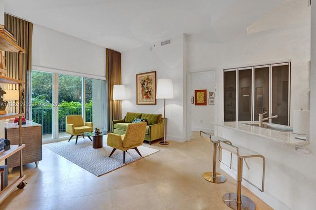 20000 E Country Club Dr 112, Aventura, FL 33180