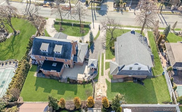 27 Center Drive, Malba, NY 11357