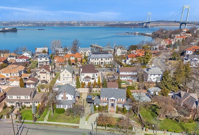 27 Center Drive, Malba, NY 11357