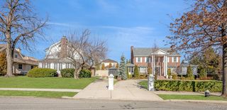 27 Center Drive, Malba, NY 11357