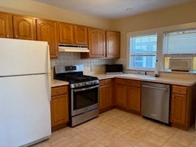 56 Carver 2, Watertown, MA 02471