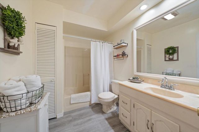 3290 70TH AVENUE N, St Petersburg, FL 33702