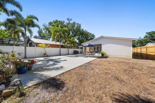 3290 70TH AVENUE N, St Petersburg, FL 33702