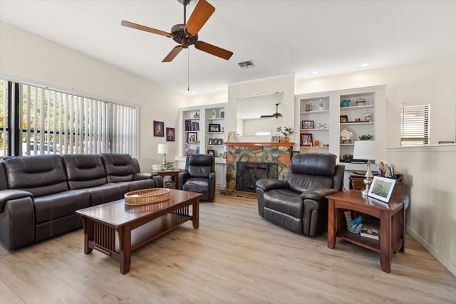 3290 70TH AVENUE N, St Petersburg, FL 33702