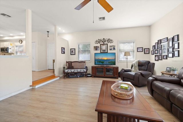 3290 70TH AVENUE N, St Petersburg, FL 33702