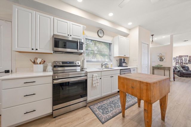 3290 70TH AVENUE N, St Petersburg, FL 33702