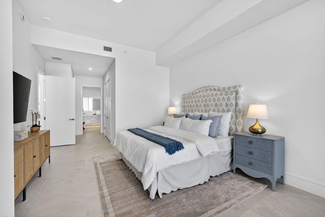 220 Lake Shore Drive 605, Lake Park, FL 33403