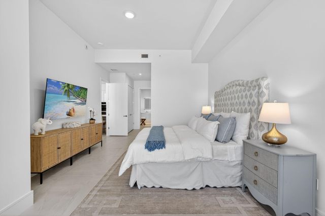 220 Lake Shore Drive 605, Lake Park, FL 33403
