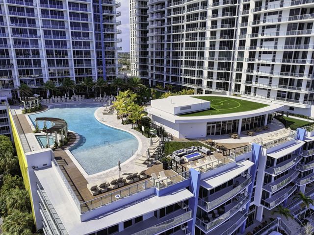 220 Lake Shore Drive 605, Lake Park, FL 33403