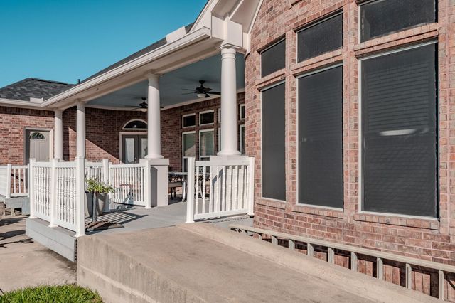 9018 Water Point Drive, Beach City, TX 77523