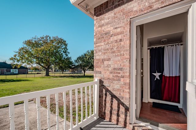 9018 Water Point Drive, Beach City, TX 77523