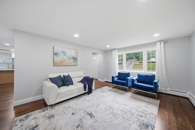 29 Dickens Street, Nashua, NH 03062