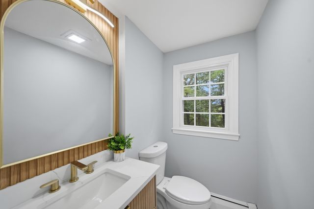 29 Dickens Street, Nashua, NH 03062