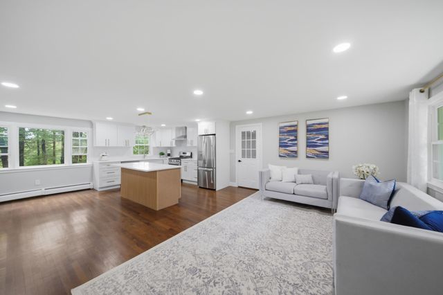 29 Dickens Street, Nashua, NH 03062