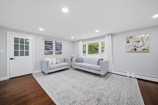 29 Dickens Street, Nashua, NH 03062