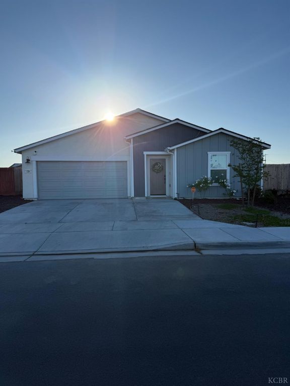 729 James Avenue, Corcoran, CA 93212