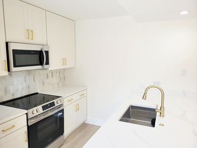 712 7th Way, West Palm Beach, FL 33407