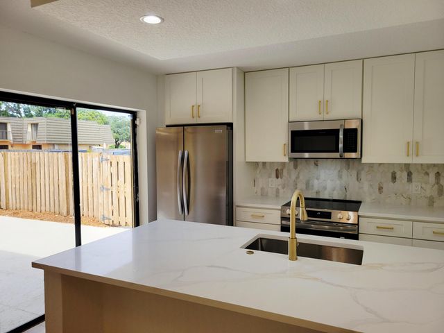 712 7th Way, West Palm Beach, FL 33407