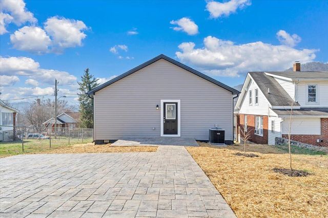 1020 Morehead AVE, Roanoke, VA 24013