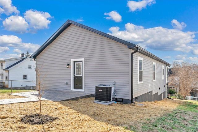 1020 Morehead AVE, Roanoke, VA 24013