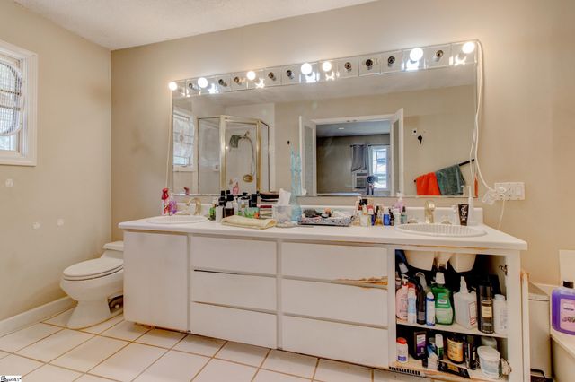 500 Oakwood Estates Drive, Anderson, SC 29621