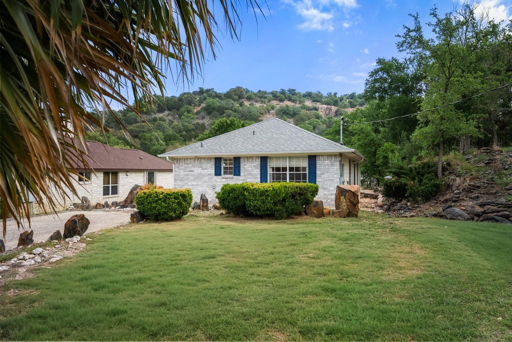 305 Mountain View, Sunrise Beach, TX 78643