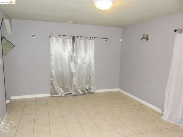 1027 76Th Ave, Oakland, CA 94621