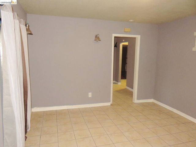 1027 76Th Ave, Oakland, CA 94621