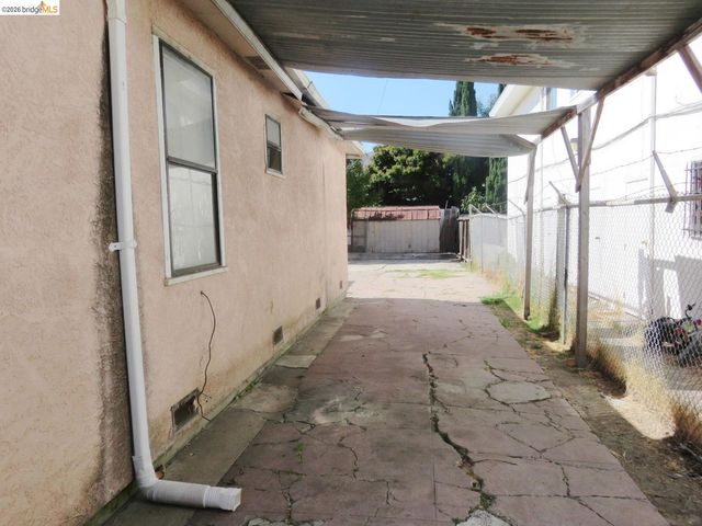 1027 76Th Ave, Oakland, CA 94621