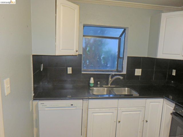 1027 76Th Ave, Oakland, CA 94621