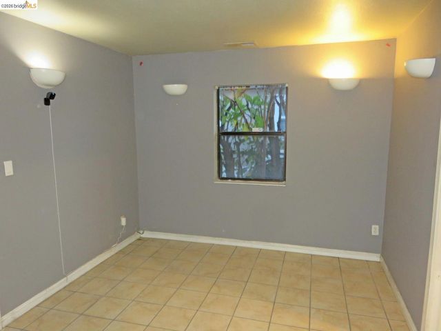 1027 76Th Ave, Oakland, CA 94621