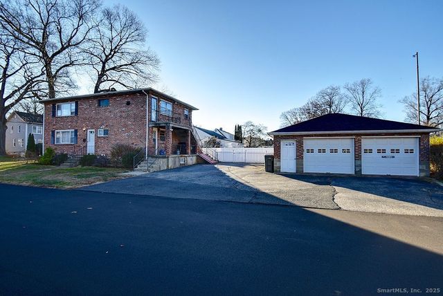 139 Phyllis Drive, Naugatuck, CT 06770