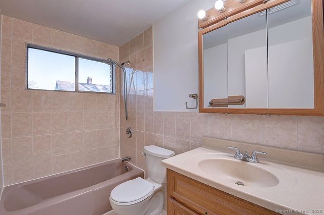 139 Phyllis Drive, Naugatuck, CT 06770