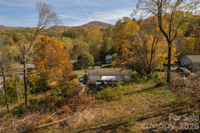 13 Bassett Road, Asheville, NC 28804