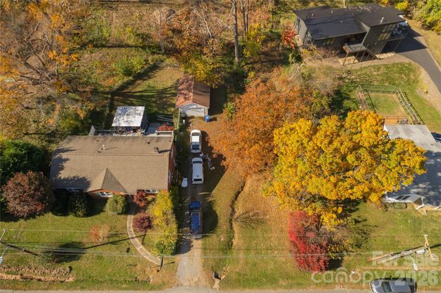 13 Bassett Road, Asheville, NC 28804