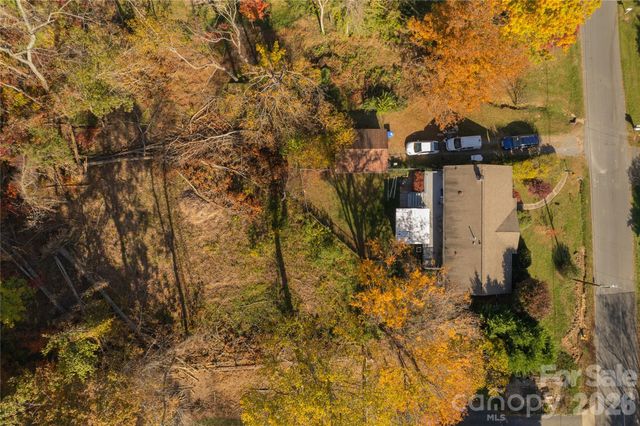 13 Bassett Road, Asheville, NC 28804