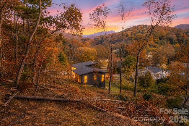 13 Bassett Road, Asheville, NC 28804