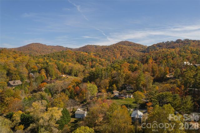 13 Bassett Road, Asheville, NC 28804