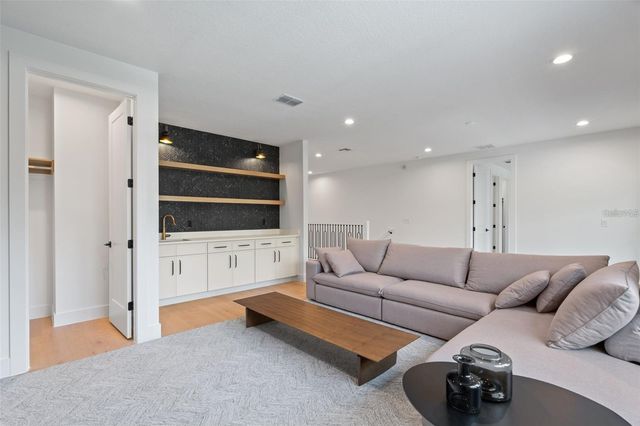 6564 LAGOON STREET, Windermere, FL 34786