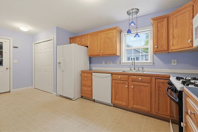 12 Mountain Ash Rd 12, East Bridgewater, MA 02333
