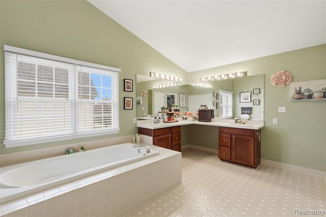 1090 Polo Drive, South Lyon, MI 48178