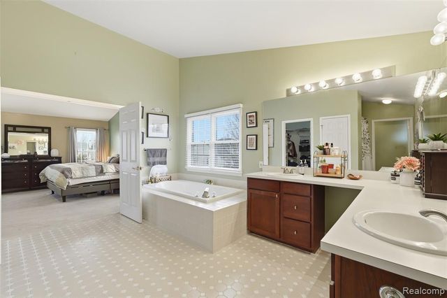 1090 Polo Drive, South Lyon, MI 48178