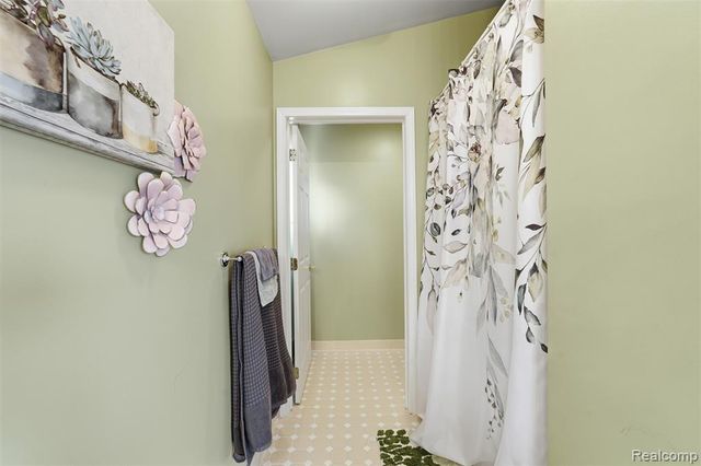 1090 Polo Drive, South Lyon, MI 48178